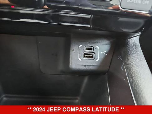 Used 2024 Jeep Compass Latitude AWD/4WD image 34