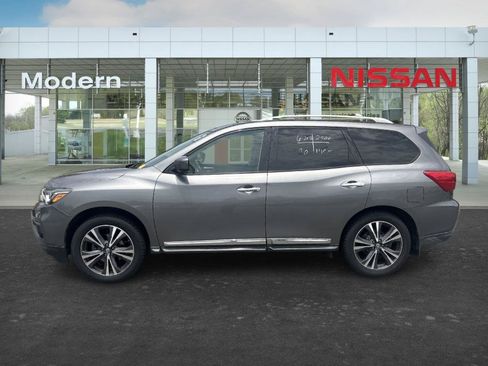 Used 2017 Nissan Pathfinder Platinum AWD/4WD image 2