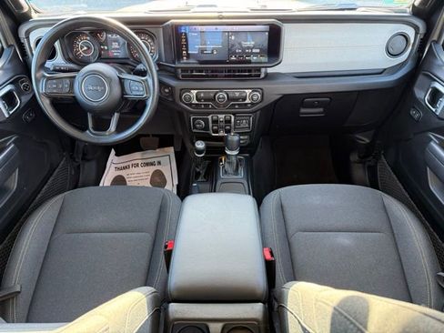 Used 2025 Jeep Gladiator Sport image 25