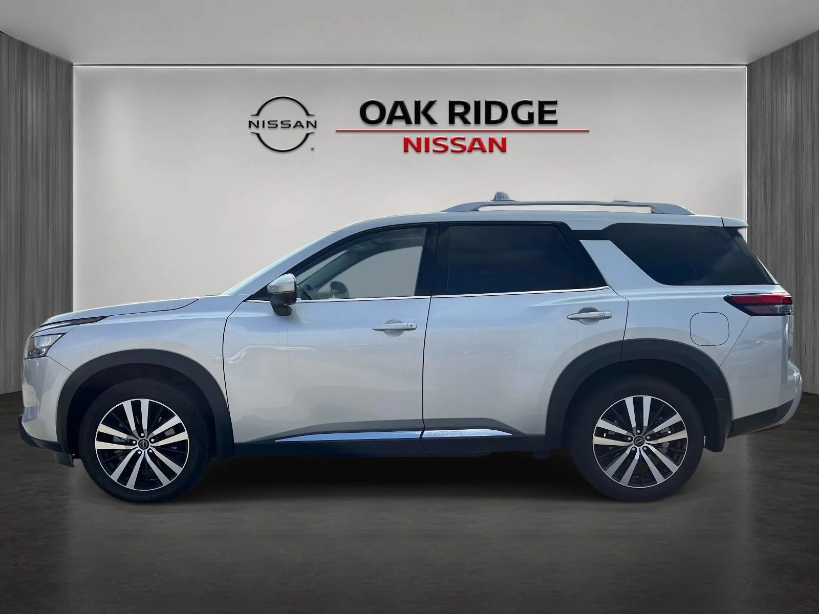 Used 2025 Nissan Pathfinder Platinum w/ Cargo Package FWD image 6