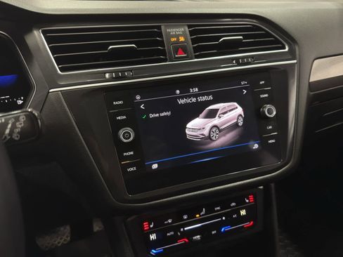 Used 2022 Volkswagen Tiguan SE image 19