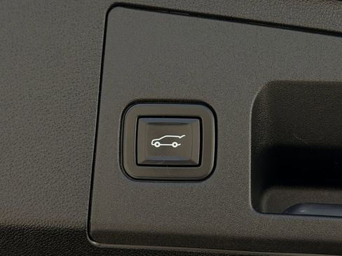 Used 2020 Cadillac XT4 Sport w/ Cold Weather Package FWD image 28