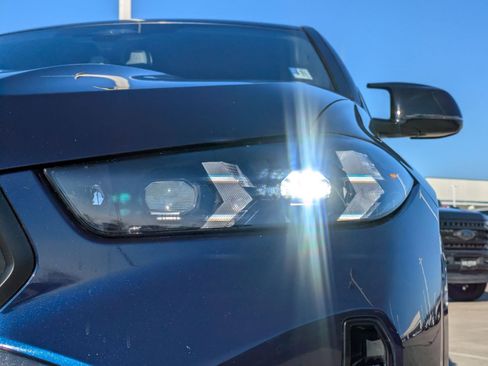 Used 2024 BMW X6 M60i w/ Executive Package image 11