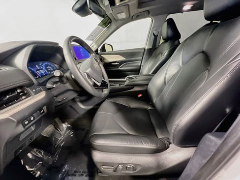 Used 2024 Toyota Grand Highlander FWD image 15