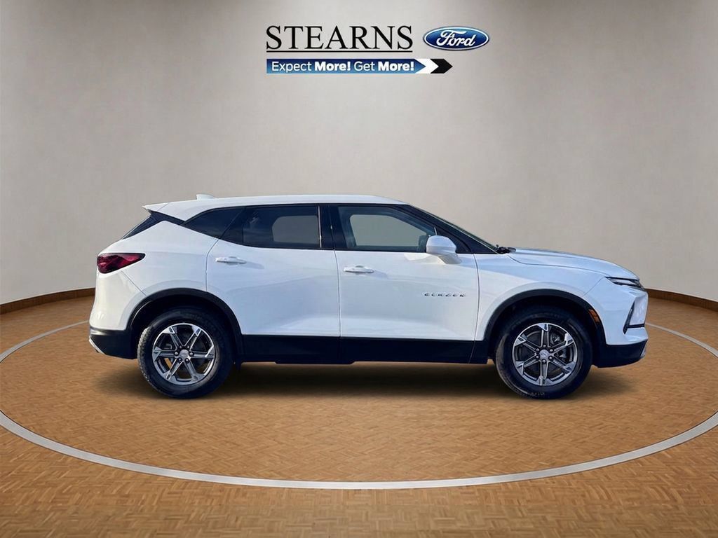 Used 2025 Chevrolet Blazer LT AWD/4WD image 4