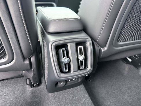 Certified 2025 Volvo XC40 B5 Core AWD/4WD image 16