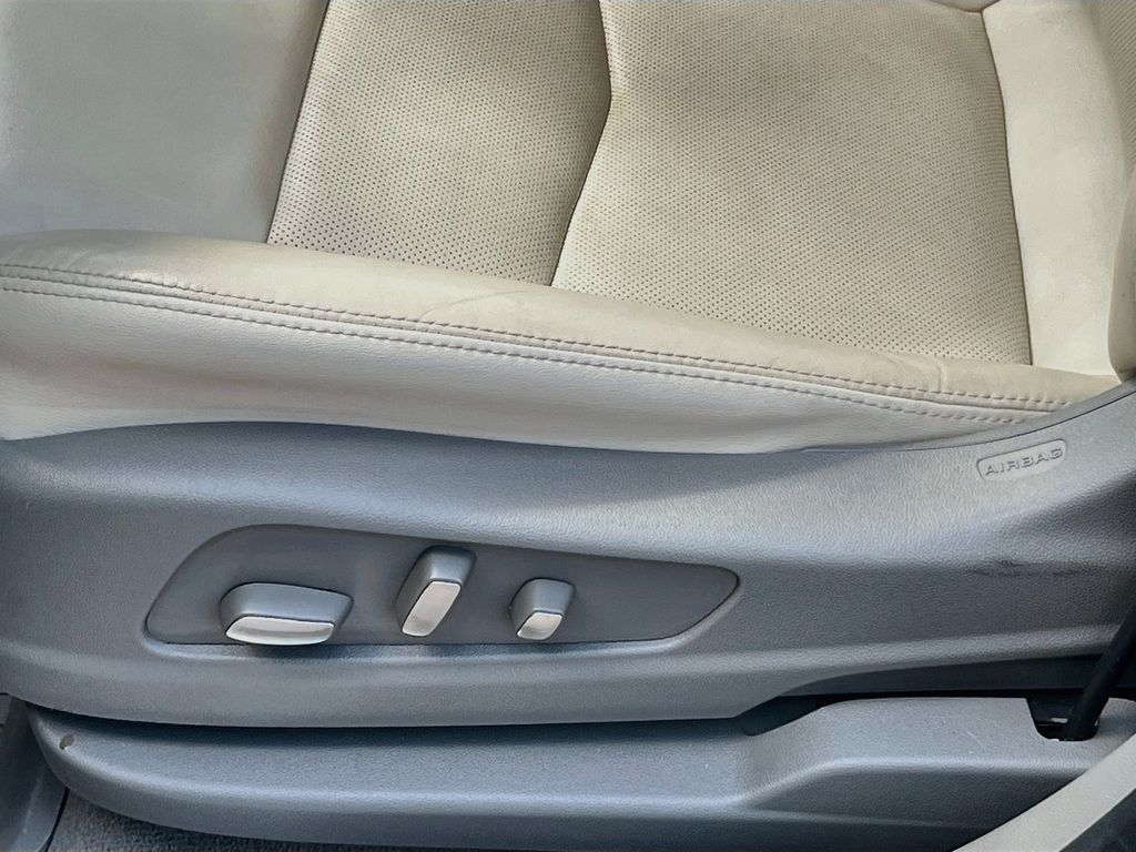 Used 2022 Cadillac XT5 Premium Luxury w/ LPO, Floor Liner Package FWD image 20
