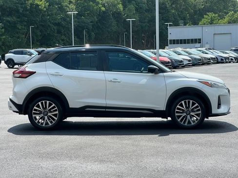 Used 2024 Nissan Kicks SR w/ SR Premium Package FWD image 38