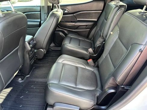 Used 2018 GMC Acadia SLT AWD/4WD image 13