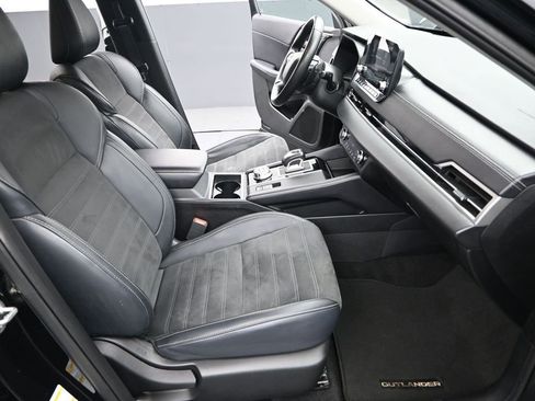 Used 2024 Mitsubishi Outlander SE image 21