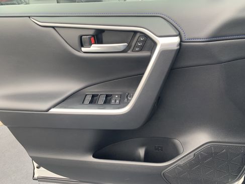 Used 2023 Toyota RAV4 XSE AWD/4WD image 9