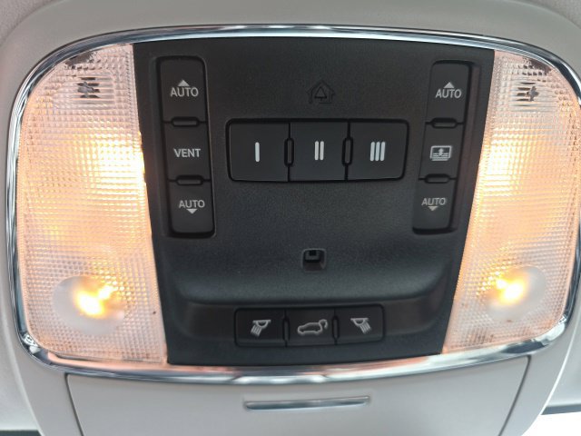 Used 2019 Jeep Grand Cherokee Summit AWD/4WD image 9