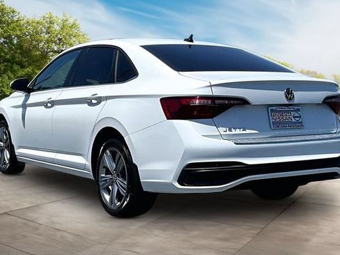 Used 2024 Volkswagen Jetta SE FWD image 4