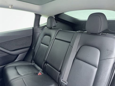 Used 2021 Tesla Model Y Long Range image 43