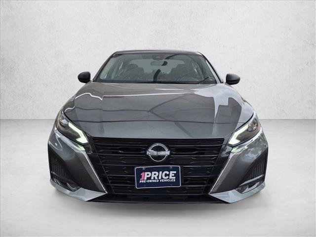 Used 2025 Nissan Altima 2.5 SV FWD image 2