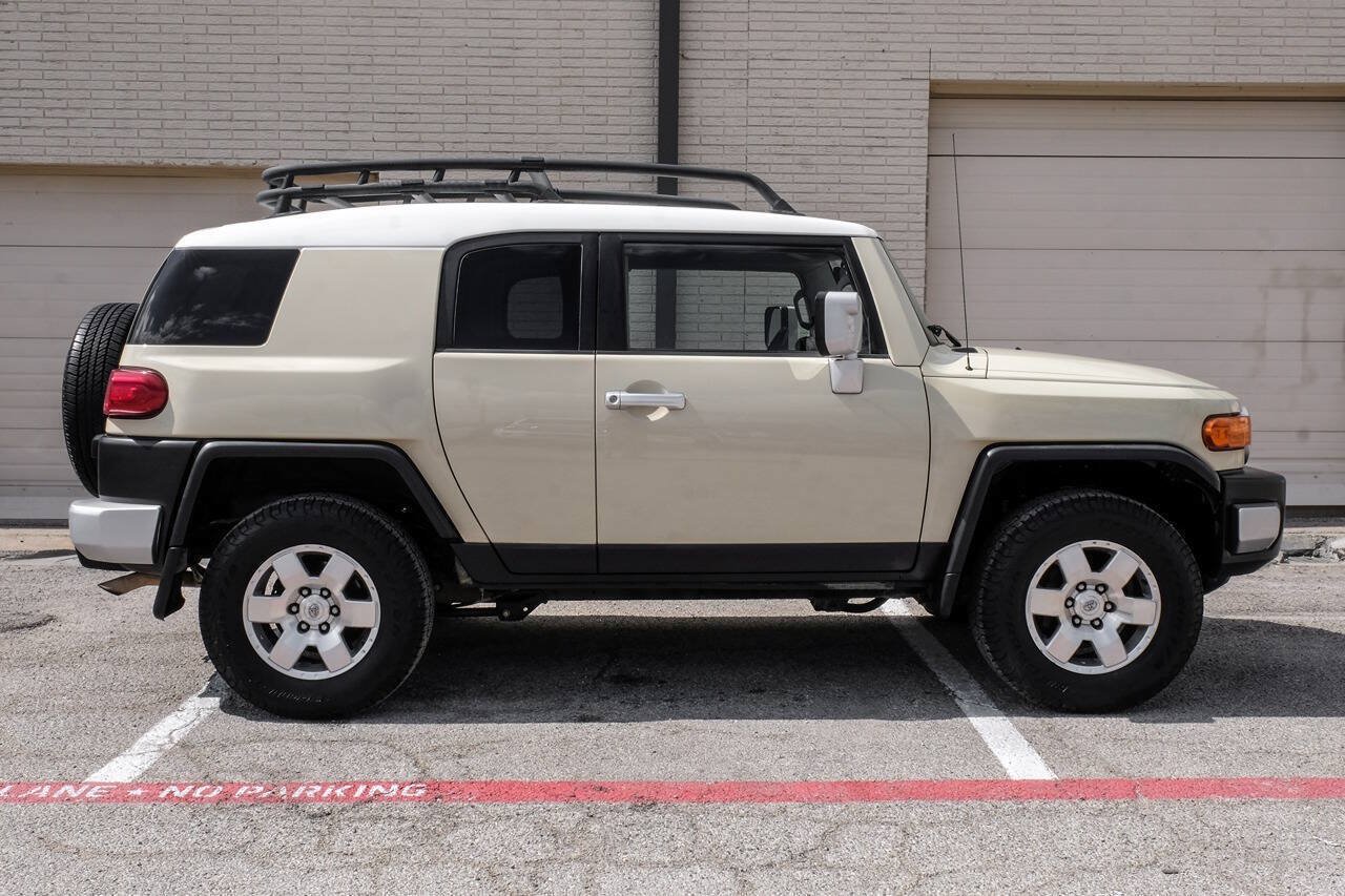 Used 2008 Toyota FJ Cruiser 2WD w/ Upgrade Pkg 2 image 9