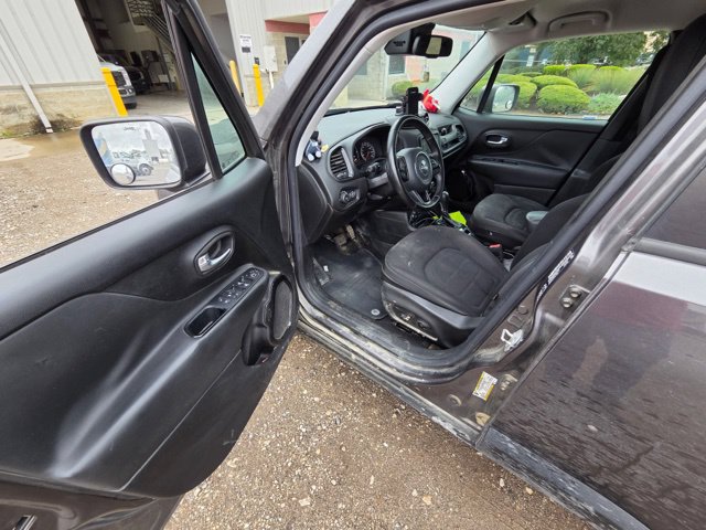 Used 2016 Jeep Renegade Latitude AWD/4WD image 9