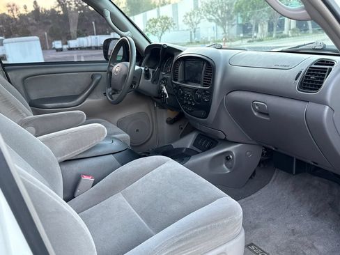 Used 2006 Toyota Sequoia SR5 AWD/4WD image 32