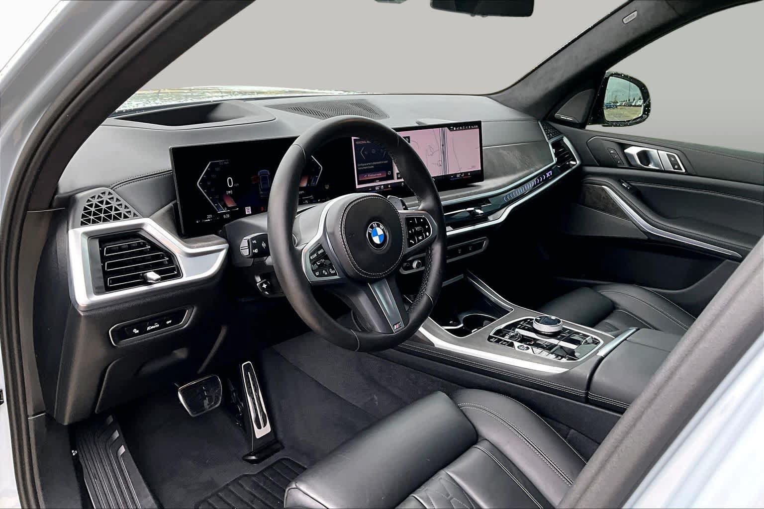Used 2025 BMW X7 xDrive40i w/ M Sport Package AWD/4WD image 16