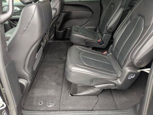 Certified 2022 Chrysler Pacifica Touring-L w/ S Appearance Package AWD/4WD image 22