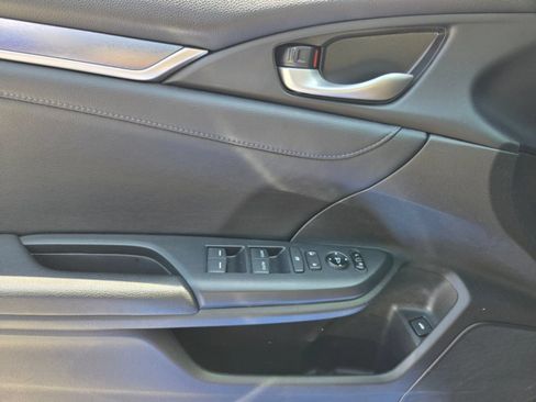 Used 2017 Honda Civic Touring image 19