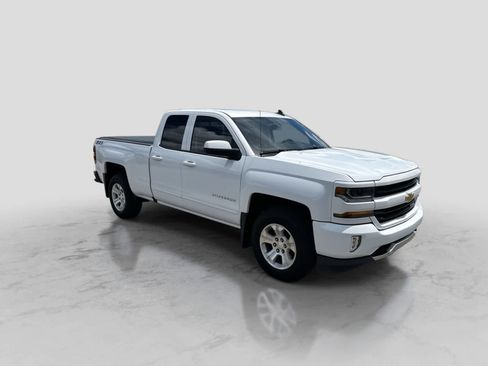 Used 2018 Chevrolet Silverado 1500 LT w/ All Star Edition AWD/4WD image 2