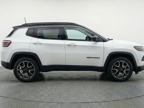 Used 2025 Jeep Compass Trailhawk AWD/4WD image 11