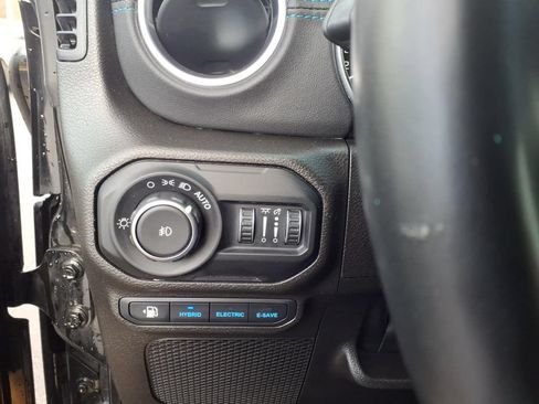 Used 2022 Jeep Wrangler Unlimited Rubicon 4xe w/ Cold Weather Group AWD/4WD image 18