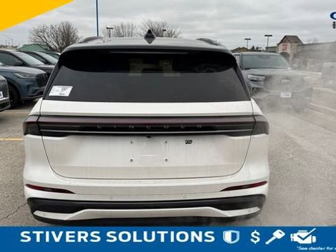 Used 2026 Lincoln Nautilus Reserve image 9