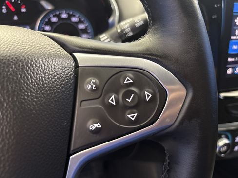 Used 2023 Chevrolet Traverse LT FWD image 16