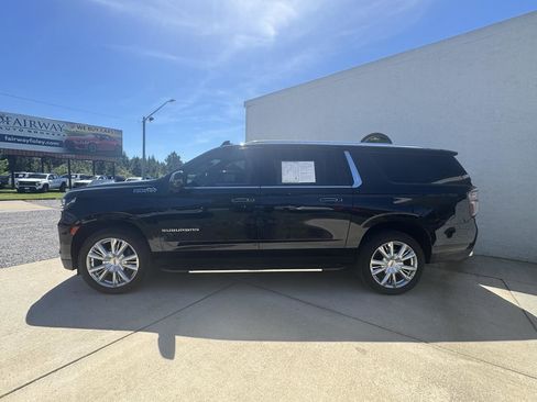 Used 2023 Chevrolet Suburban High Country AWD/4WD image 2