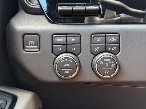 Used 2023 Chevrolet Silverado 1500 ZR2 w/ Technology Package AWD/4WD image 29