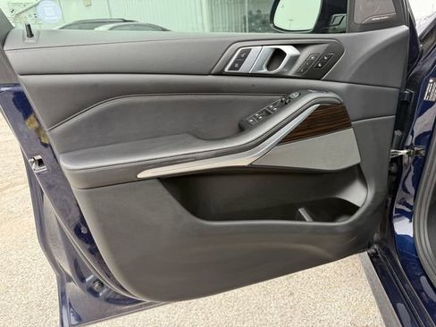 Used 2021 BMW X5 M50i w/ Executive Package image 11