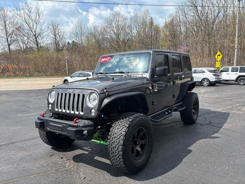 Used 2017 Jeep Wrangler Unlimited Sahara image 3