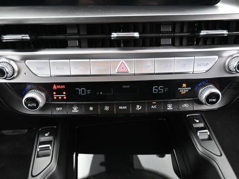 Used 2025 Kia Telluride S AWD/4WD image 17