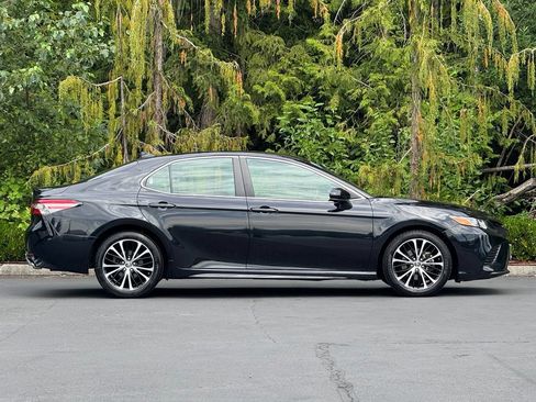 Used 2019 Toyota Camry SE w/ Carpet Mat Package FWD image 34