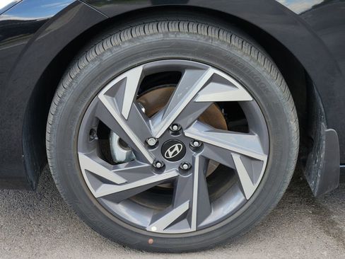 Used 2025 Hyundai Elantra Limited FWD image 9