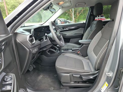 Used 2025 Chevrolet TrailBlazer LT AWD/4WD image 11