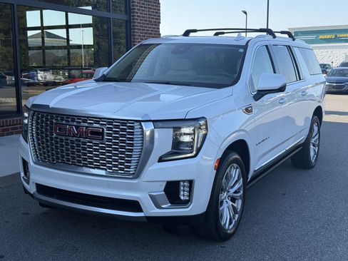 Used 2023 GMC Yukon XL Denali AWD/4WD image 1