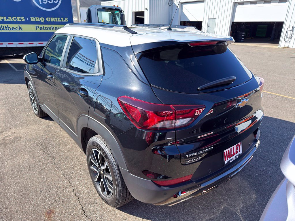 Used 2021 Chevrolet TrailBlazer ACTIV w/ Sun and Liftgate Package FWD image 13