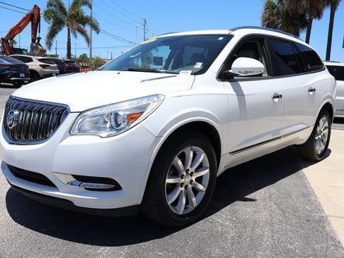 Used 2017 Buick Enclave Premium w/ Experience Buick Package FWD image 4