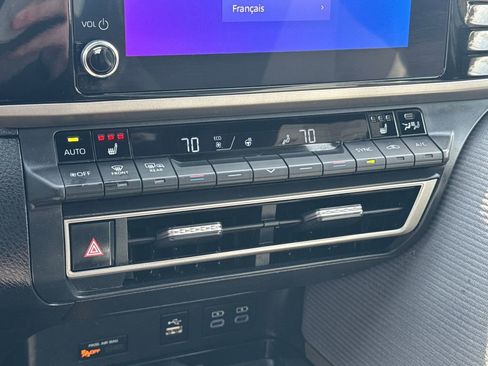 Used 2025 Toyota Camry SE w/ Convenience Package image 23