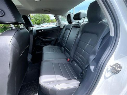 Certified 2023 Volkswagen Jetta SE FWD image 17