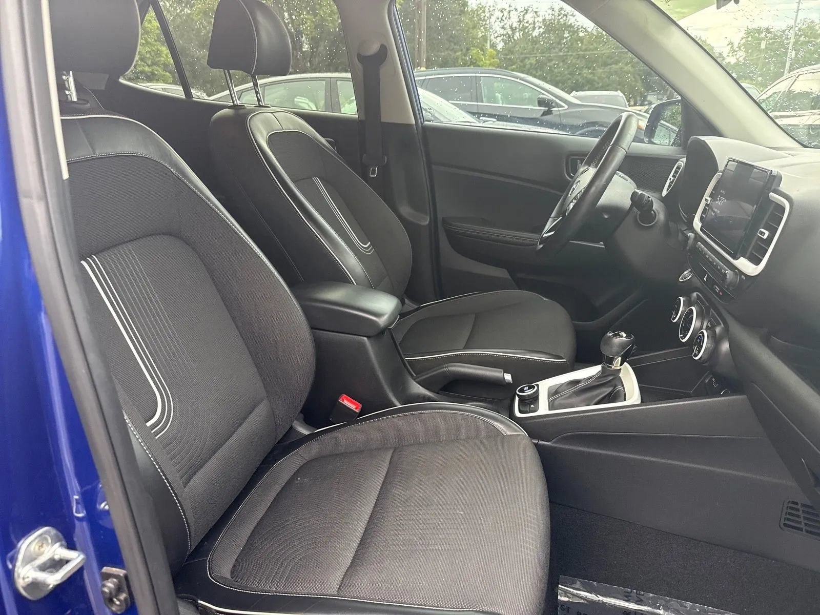 Used 2022 Hyundai Venue Limited FWD image 14