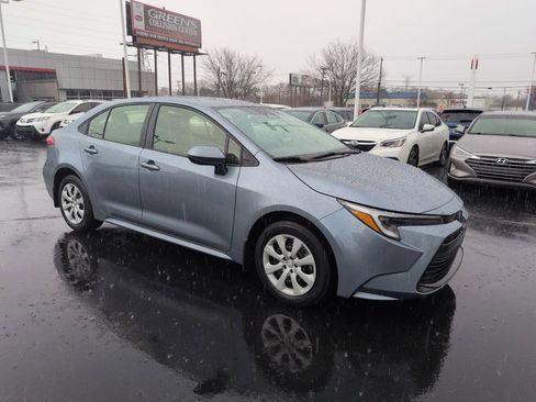 Used 2025 Toyota Corolla LE image 7