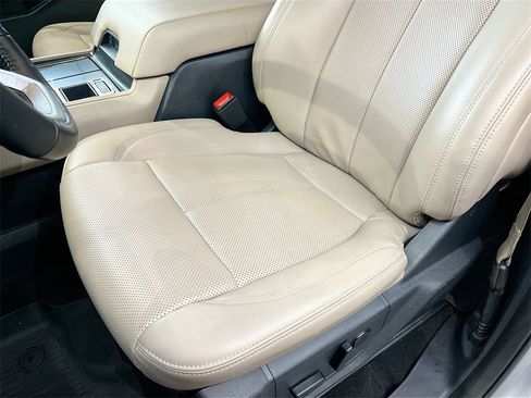 Used 2024 Ford Expedition XLT image 19