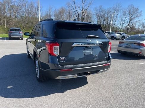 Used 2022 Ford Explorer XLT w/ Equipment Group 202A image 5