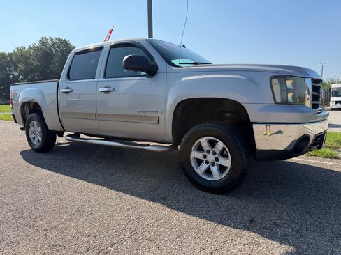 Used 2007 GMC Sierra 1500 SLE w/ SLE1 Preferred Package AWD/4WD image 1