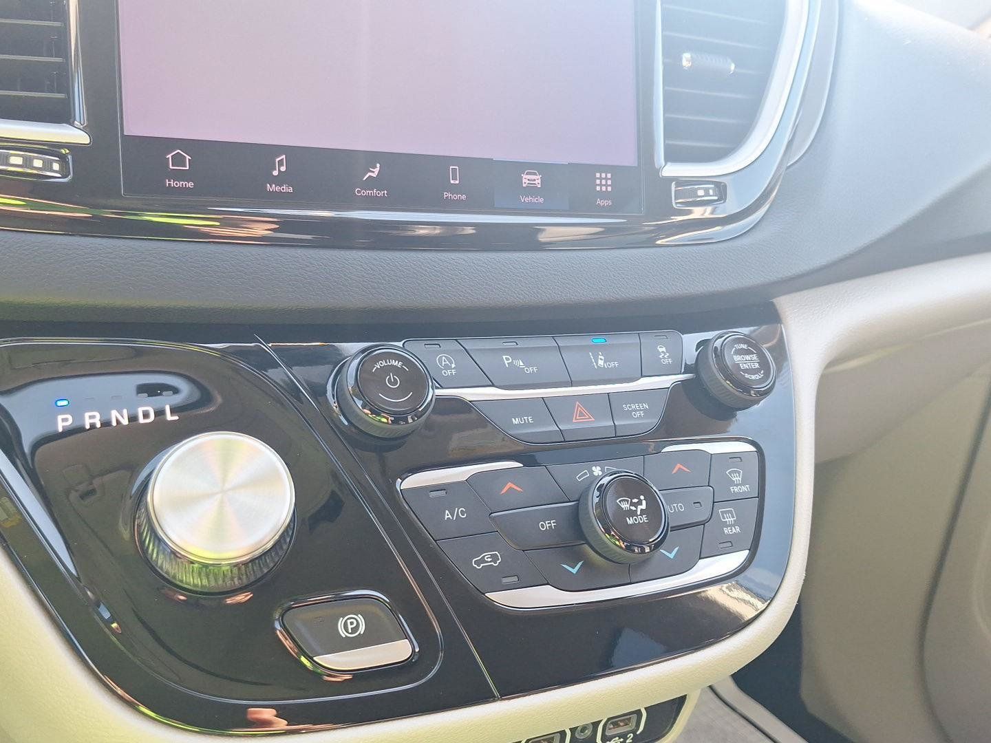 Used 2023 Chrysler Pacifica Touring-L FWD image 29