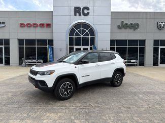 Used 2025 Jeep Compass Trailhawk video 1